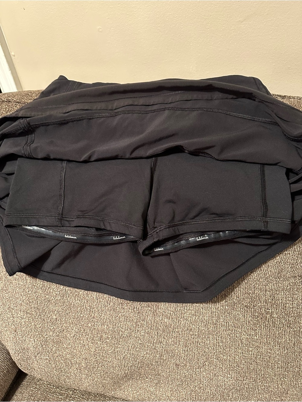 Lululemon Pace Rival blk size 4 skort. Excellent condition. No flaws or pilling. - Picture 6 of 7